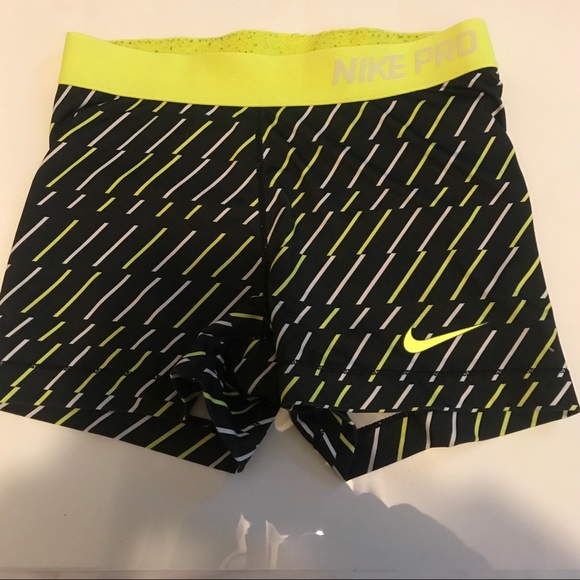 Women’s Nike pros - Picture 3 of 5
